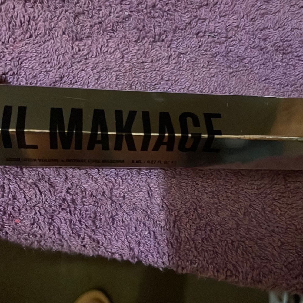 Black icon mascara